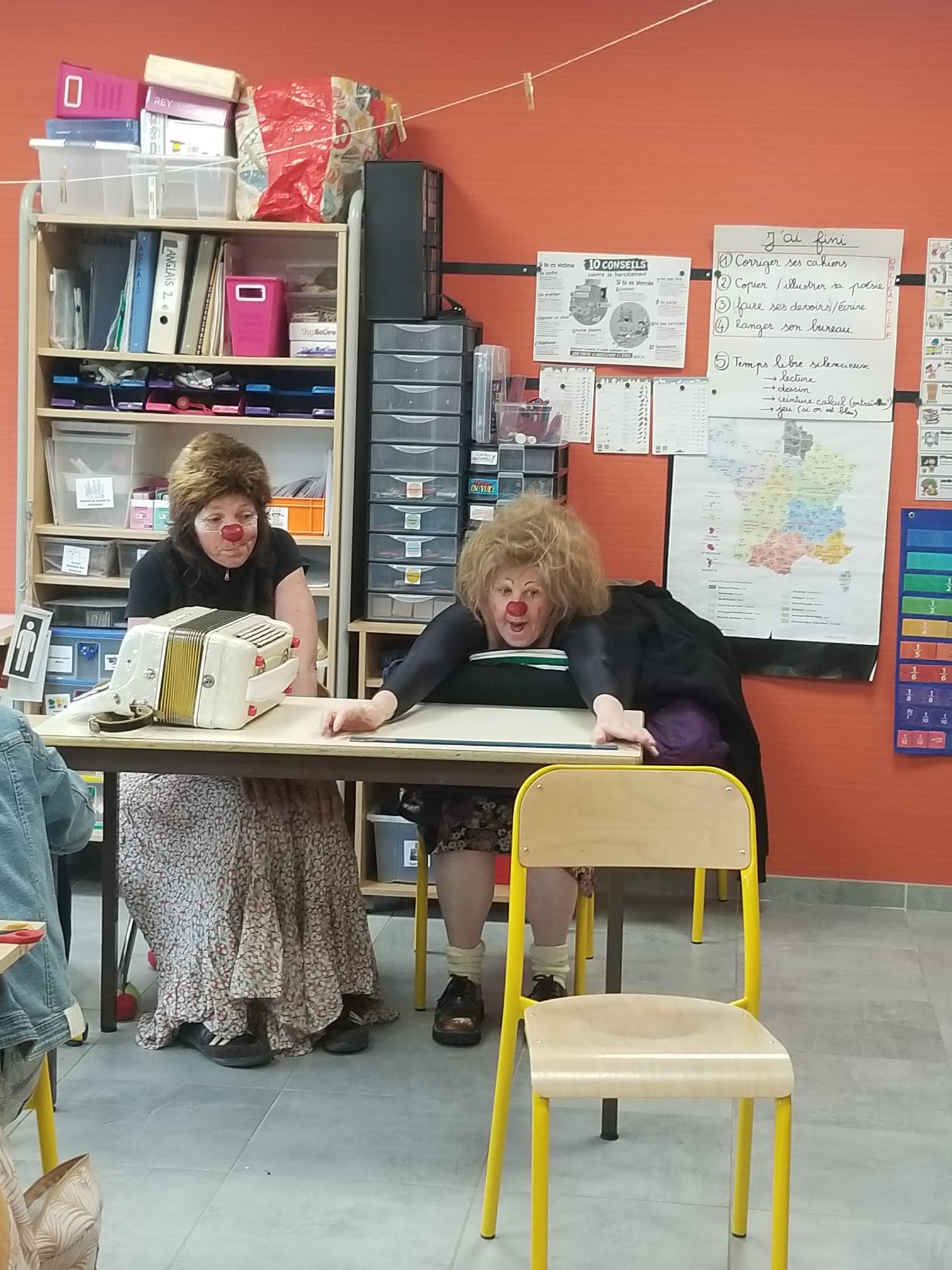 Nos-difference Photos clowns en classe